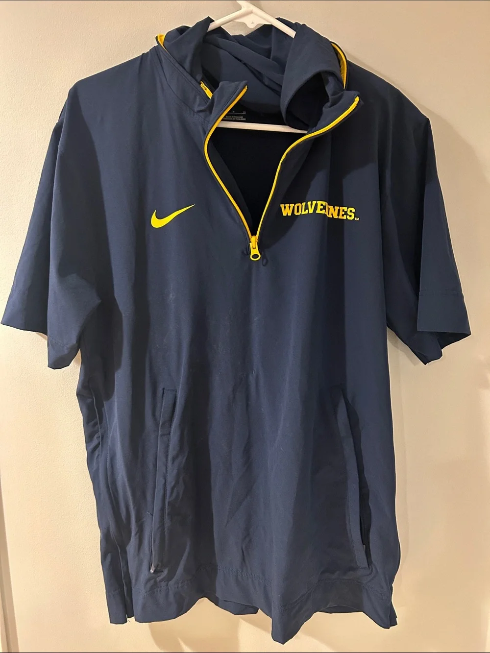 Nike Navy and Yellow Pullover Short-Sleeve Windbreaker. Michigan Wolverines
